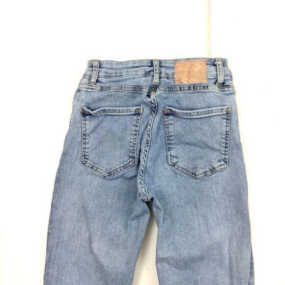 Zara Bootcut Raw Hem Women's size 4 Light Wash Blue Denim jeans - Picture 3 of 3